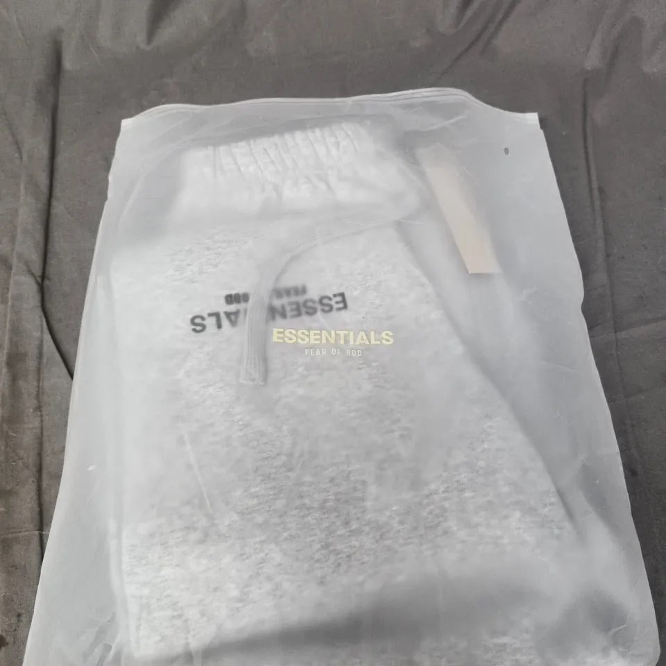 FEAR OF GOD ESSENTIALS FLEECED JOGGERS – GREY