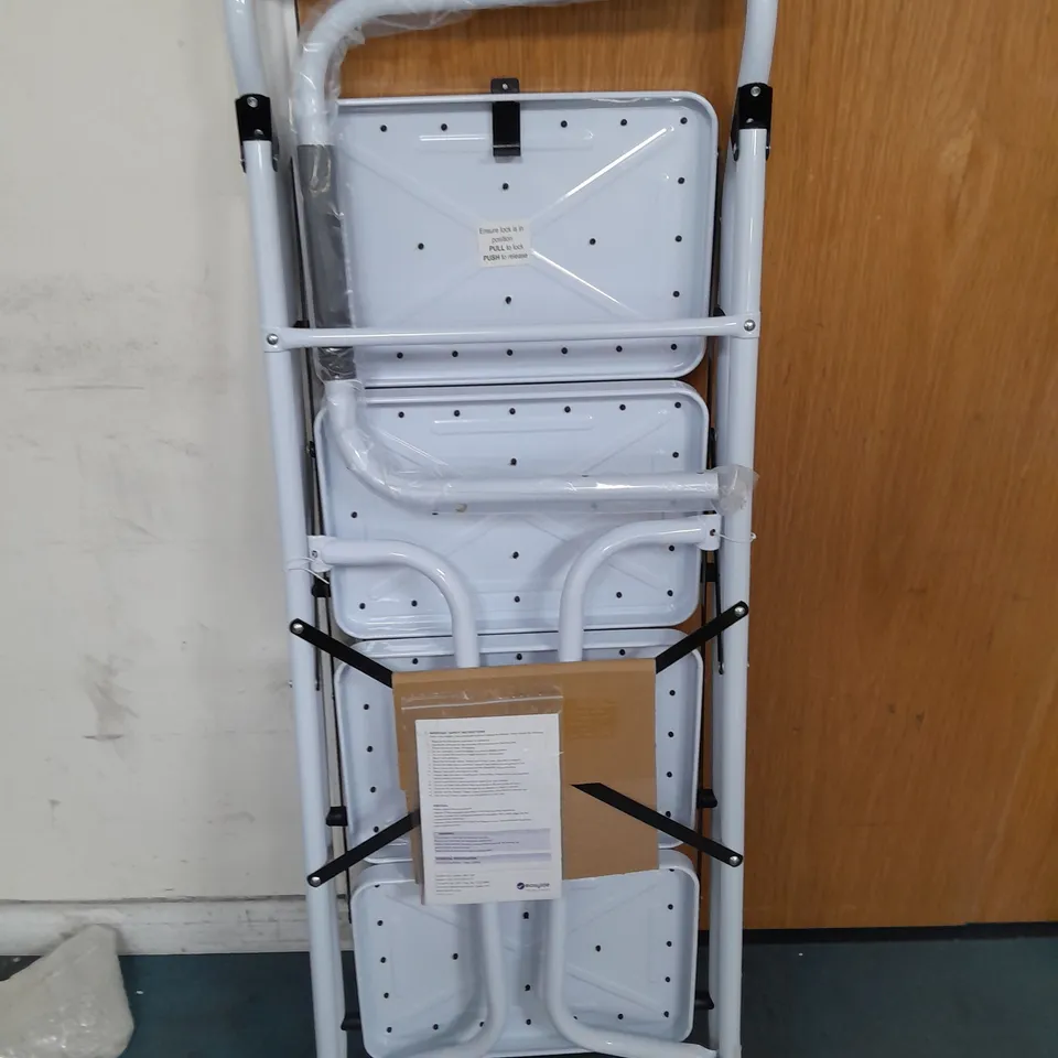 GENIUS 4-STEP SAFETY LADDERS