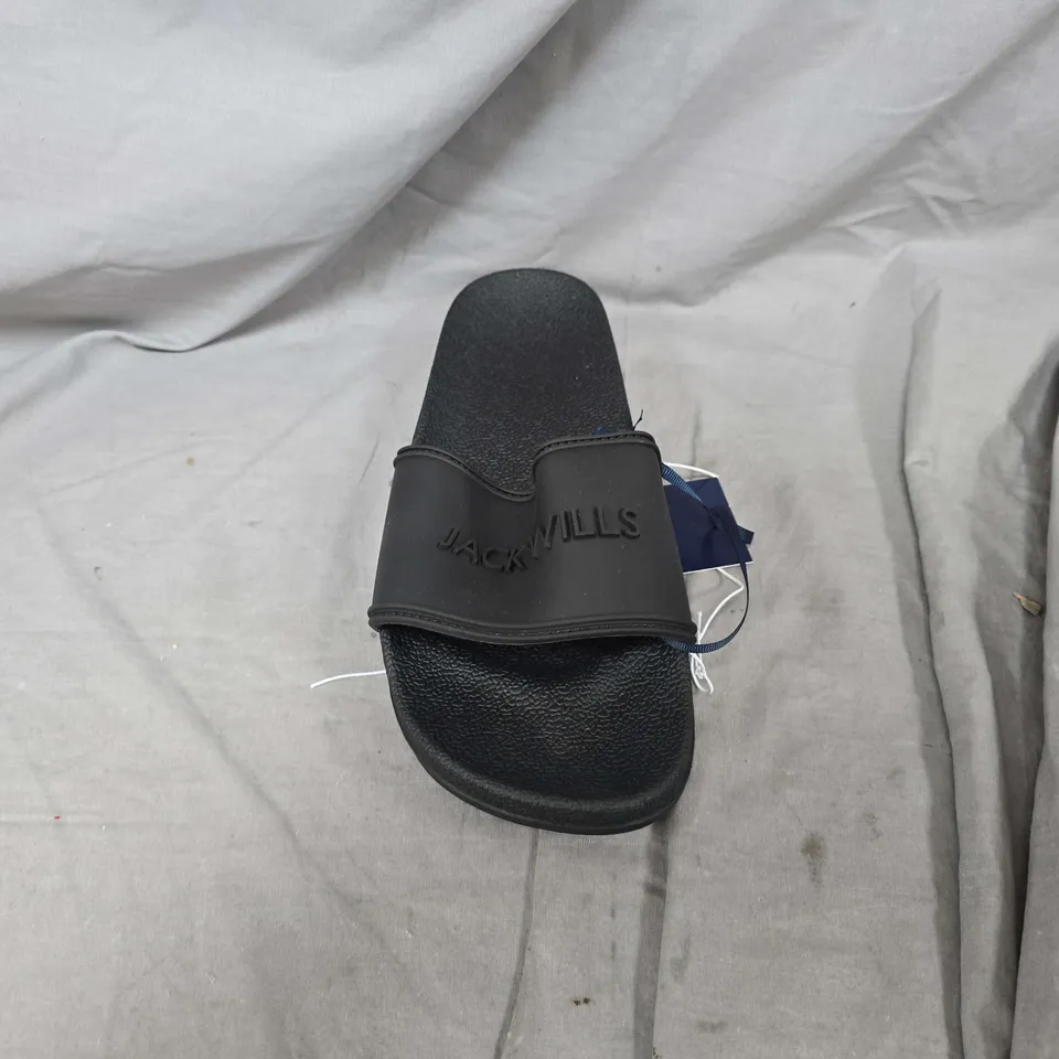UNBOXED PAIR OF JACK WILLS LOGO SLIDERS IN BLACK - SIZE 10