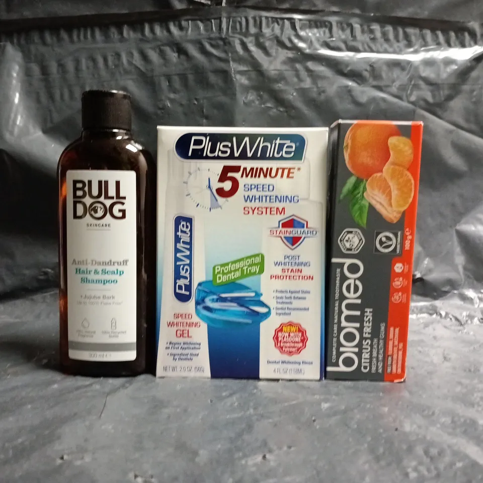 APPROXIMATELY 20 ASSORTED COSMETIC ITEMS TO INCLUDE BULL DOG, PLUS WHITE, ETC - COLLECTION ONLY