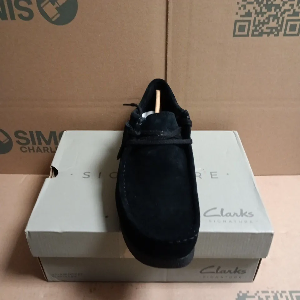 BOXED PAIR OF CLARKS ORIGINALS BLACK SUEDE WALLABEE SHOES - 8