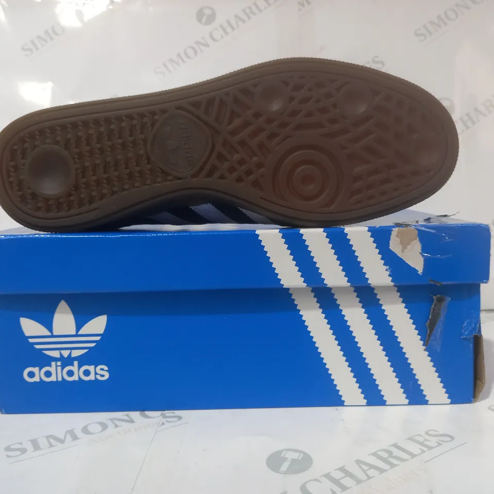 BOXED PAIR OF ADIDAS HANDBALL SPEZIAL SHOES IN BLACK/WHITE UK SIZE 10