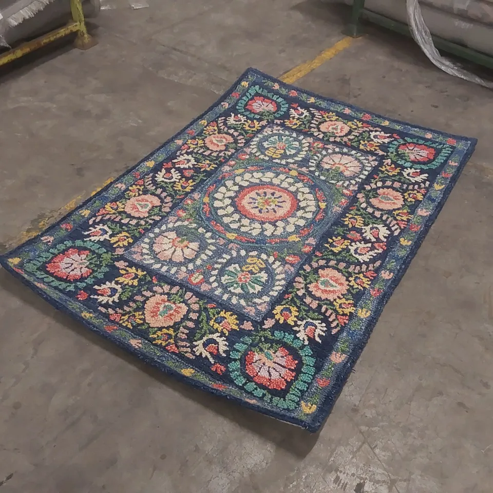 QUALITY DESIGNER PATTERNED RUG - APPROXIMATELY 170 x 120cm