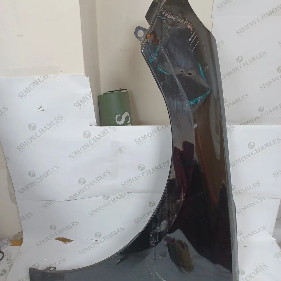 CAR SIDE PANEL LEFT SIDE UNKNOW SPECS / COLLETION ONLY 