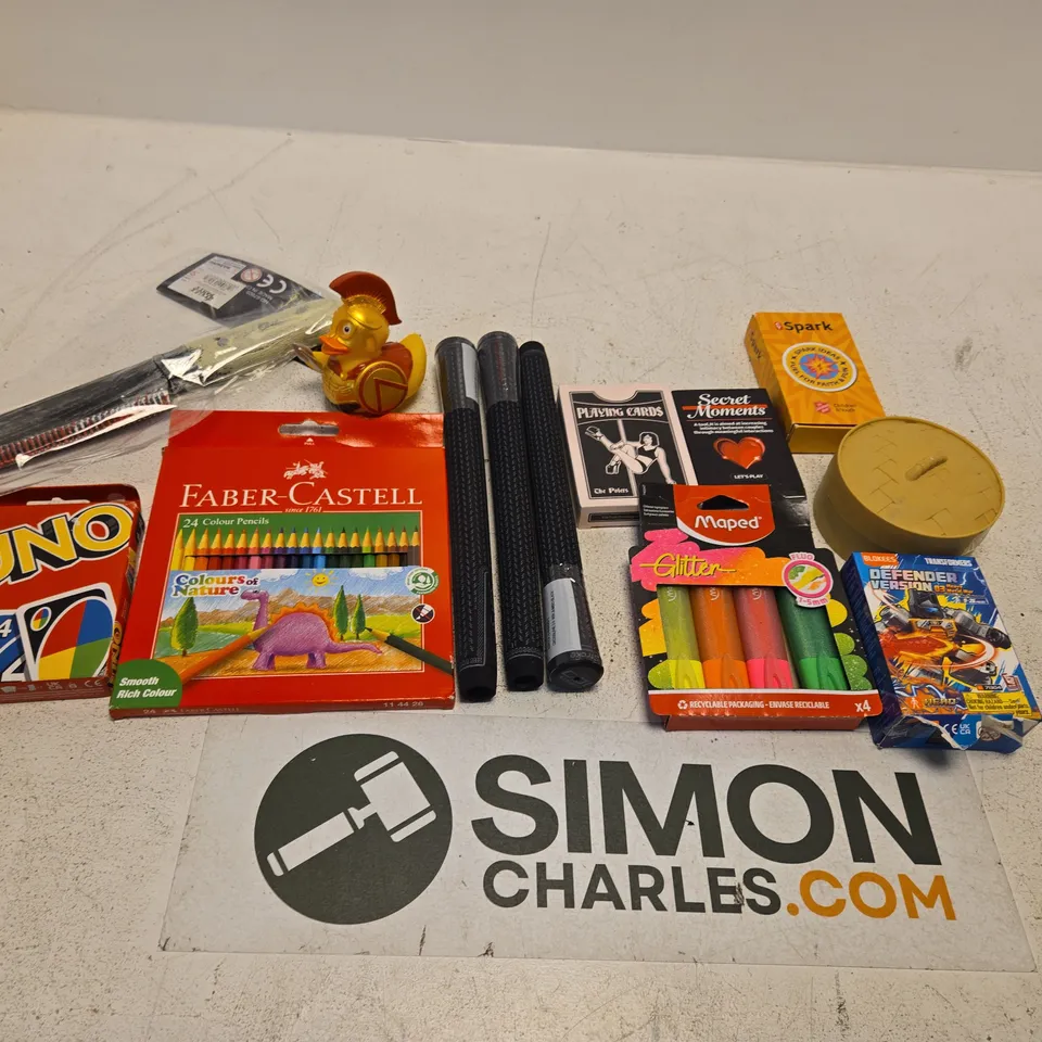 LARGE QUANTITY OF TOYS AND ACCESSORIES TO INCLUDE; UNO, PLAYING CARDS, SPARK IDEAS, DEFENDER VERSION TRANSFORMERS, FABER CASTELL COLOUR PENCILS AND RUBBER DUCKS