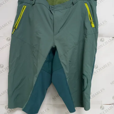 ENDURA SPORTS SHORTS IN SEA GREEN - XXL