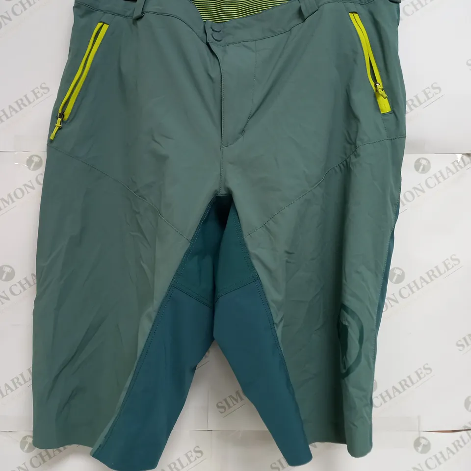 ENDURA SPORTS SHORTS IN SEA GREEN - XXL