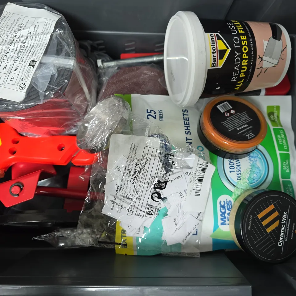 APPROXIMATELY 15 ASSORTED HOUSEHOLD ITEMS TO INCLUDE LAUNDRY DETERGENT SHEETS, CERAMIC WAX, READY TO USE FILLER, ETC