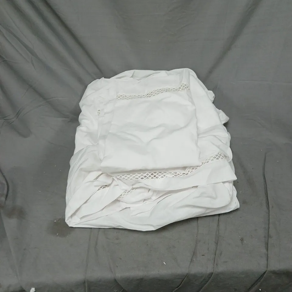 CLASSIC LATICE AND LACE DUVET SET WITH 2 PILLOWS SUPER KING SIZE