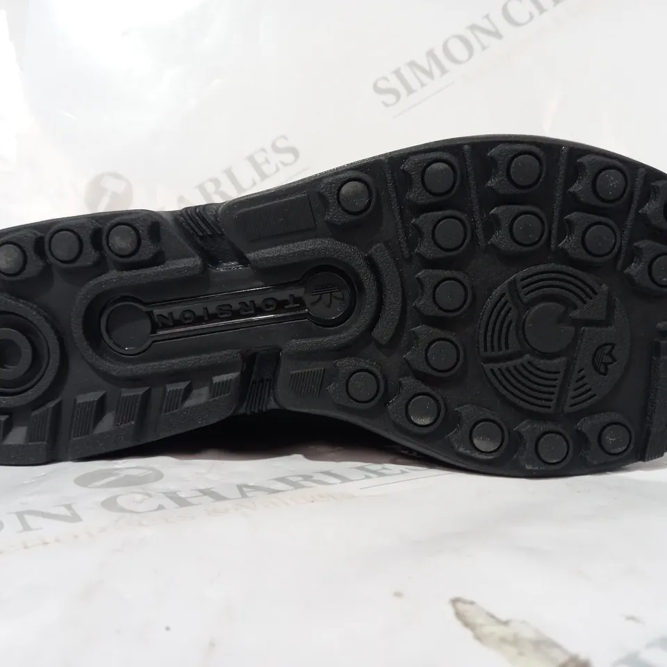 PAIR OF ADIDAS ZX FLUX SHOES IN BLACK UK SIZE 9