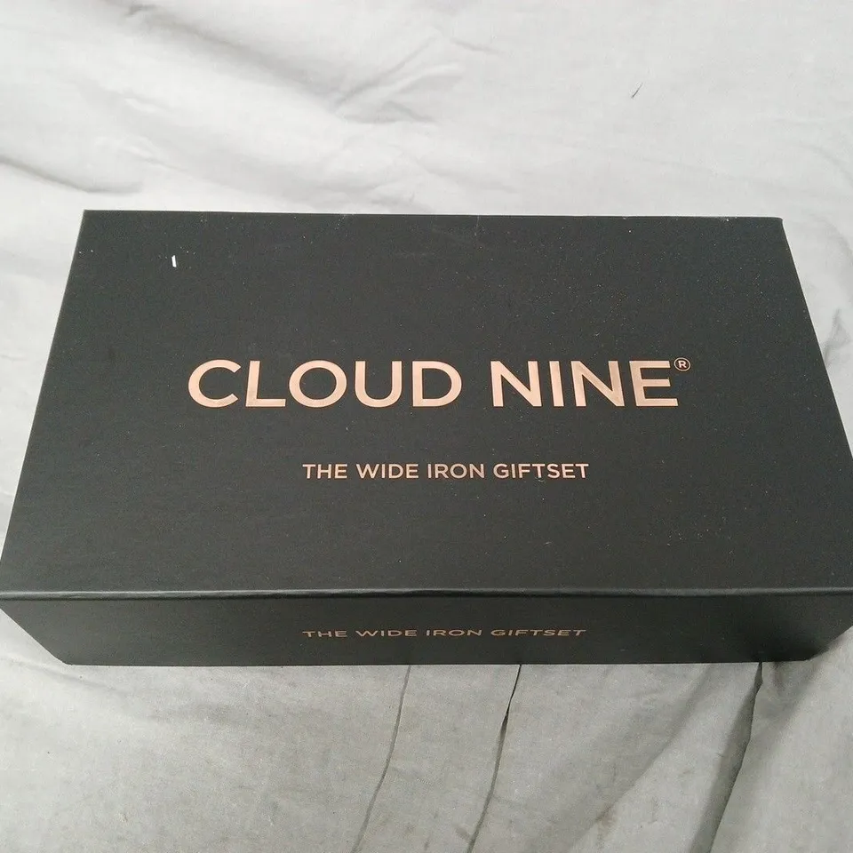 CLOUD NINE THE WIDE IRON GIFT SET