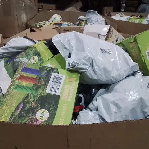 PALLET CONTAINING A LARGE QUANTITY OF HOSES