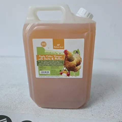 NATURE'S GRUB APPLE CIDER VINEGAR WITH GARLIC & MOTHER – 5L PLASTIC BOTTLE