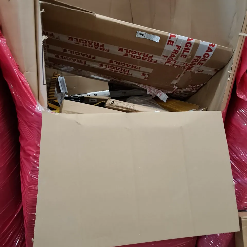 PALLET OF ASSORTED HOUSEHOLD ITEMS TO INCLUDE RETRACTABLE SAFETY GATE, FABRIC DRUM SHADE AND TOILET SEAT