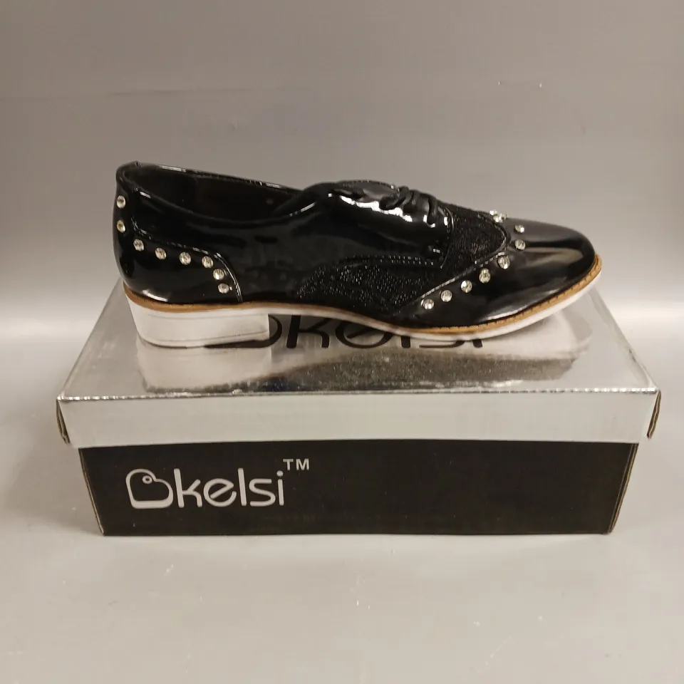BOXED PAIR OF KELSI LACED SEQUINED SHOES IN BLACK - 4
