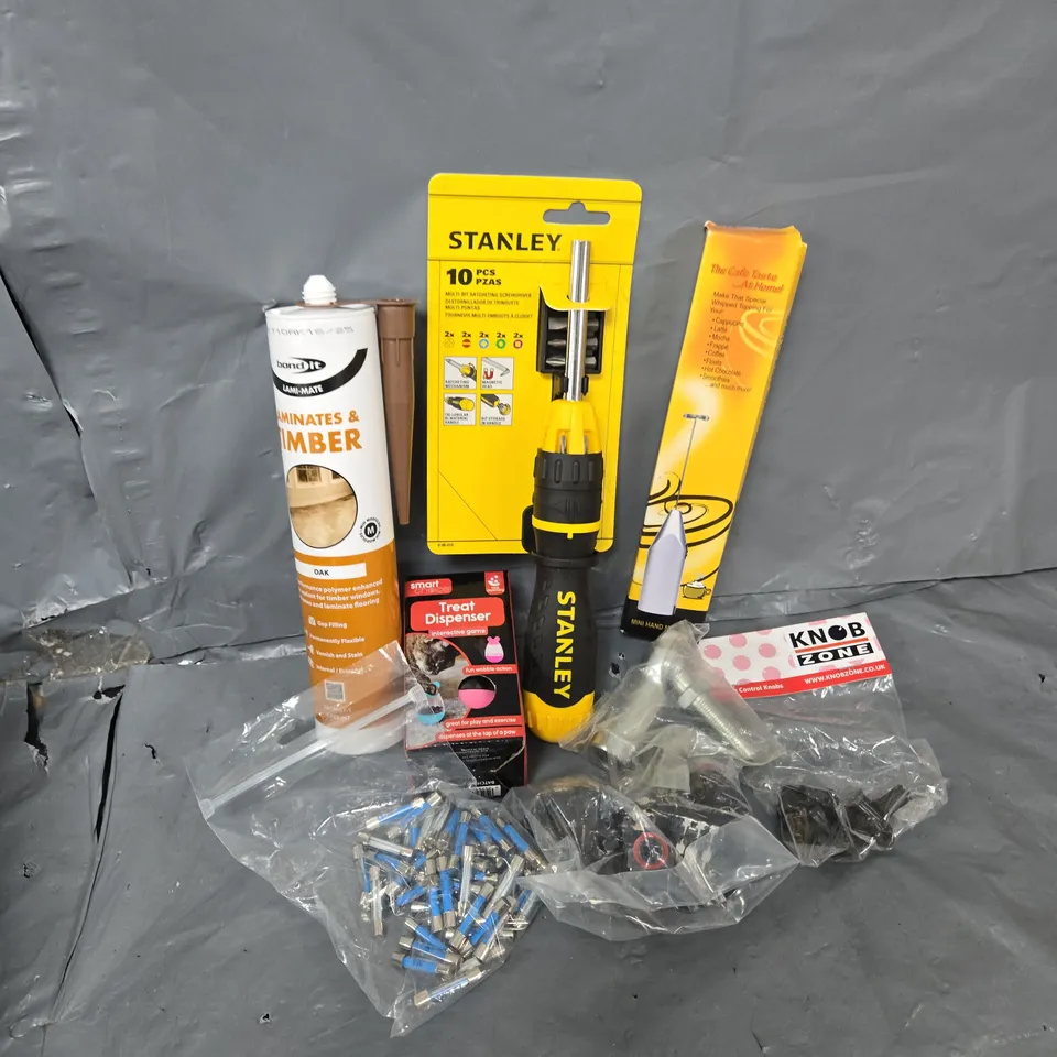 APPROXIMATELY 12 ASSORTED HOUSEHOLD ITEMS TO INCLUDE BONDIT LAMI-MATE OAK, MINI HAND MIXER, RATCHETING SCREWDRIVER, ETC