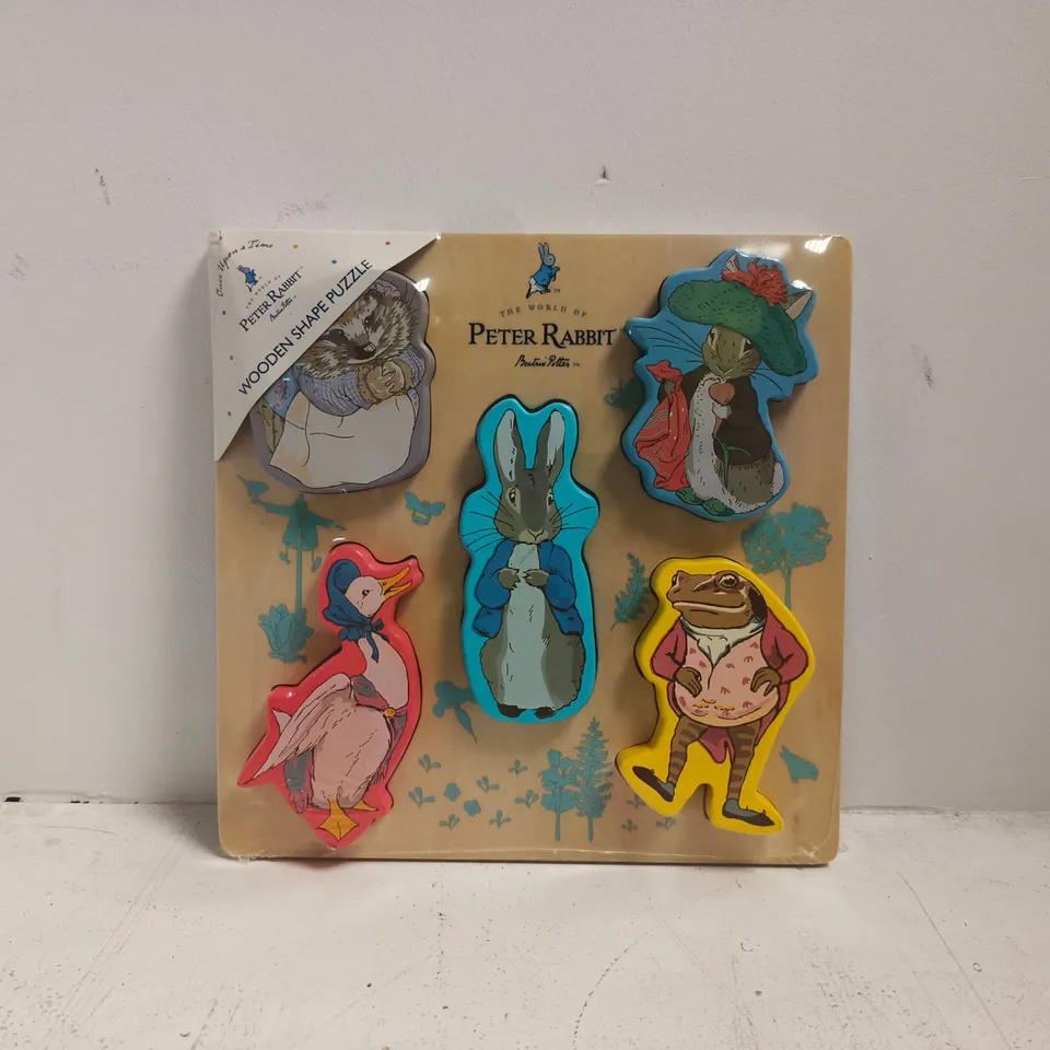 PETER RABBIT WOODEN SHAPE PUZZLE SET (THE WORLD OF PETER RABBIT)