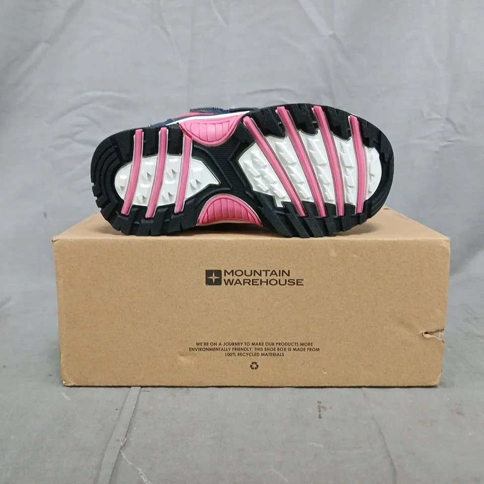 BOXED PAIR OF MOUNTAIN WAREHOUSE COMET JUNIOR WATERPROOF FLEECE LINED SNOW BOOTS IN PINK SIZE UK 8