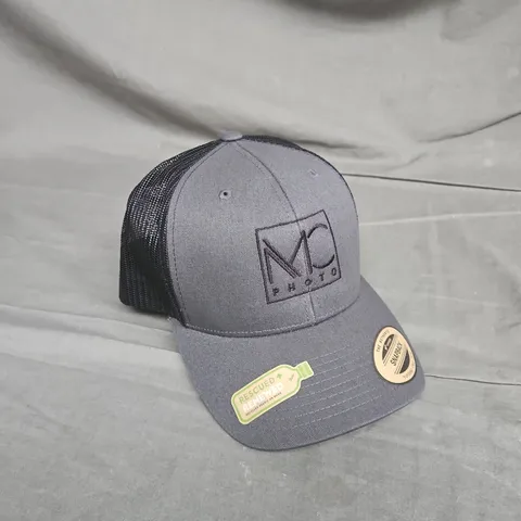 YP CLASSICS RETRO TRUCKER CAP IN 2-TONE CHARCOAL - ONE SIZE