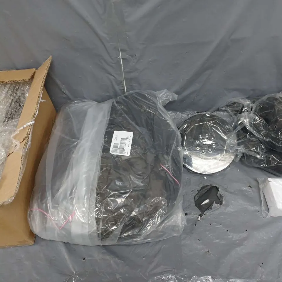CAGE OF APPROXIMATELY 8 ASSORTED HOUSEHOLD ITEMS BLACK LOTUS FLOWER DECOR, SOLAR SPOTLIGHT, COZEE HOME 6 PIECE OCHRE SUPER KING DUVET SET ETC. 