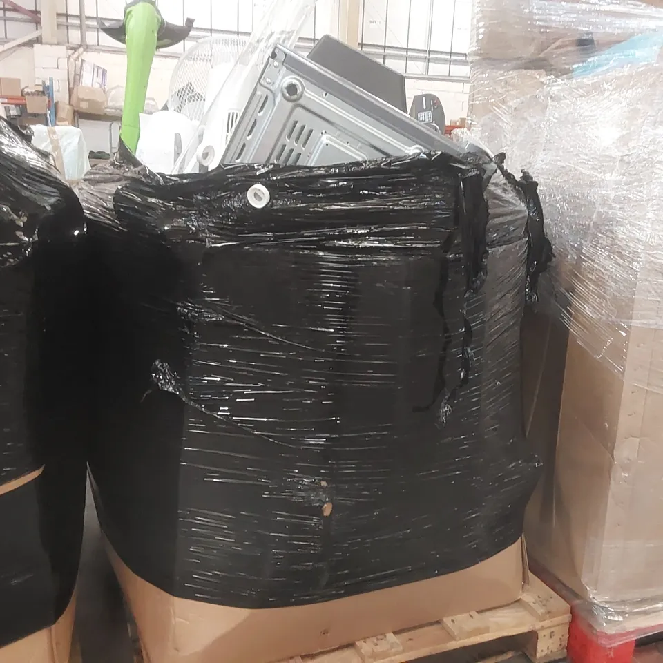PALLET CONTAINING A VERY LARGE QUANTITY OF ASSORTED ITEMS INCLUDING: FANS, KETTLES, MICROWAVE, AIRFRYER ECT