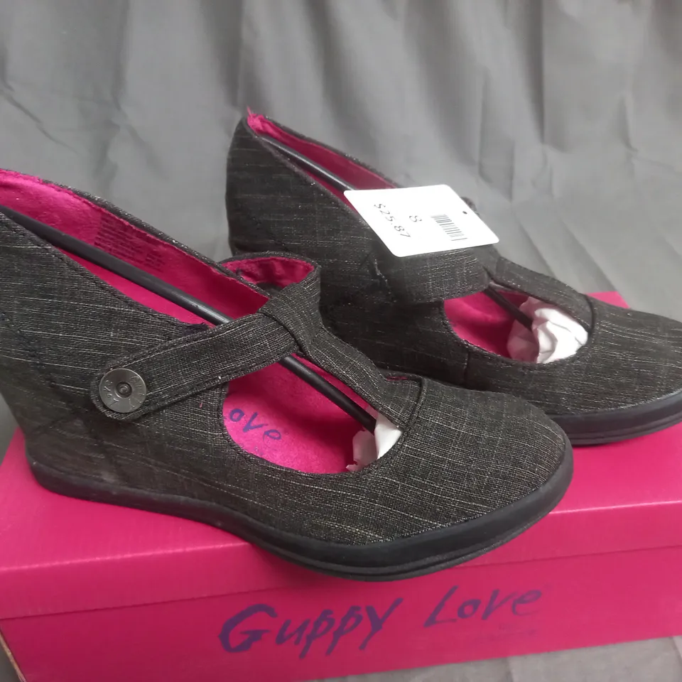 BOX OF APPROXIMATELY 10 BLACK  GUPPY LOVE BY BLOWFISH SHOES IN VARIOUS SIZES 