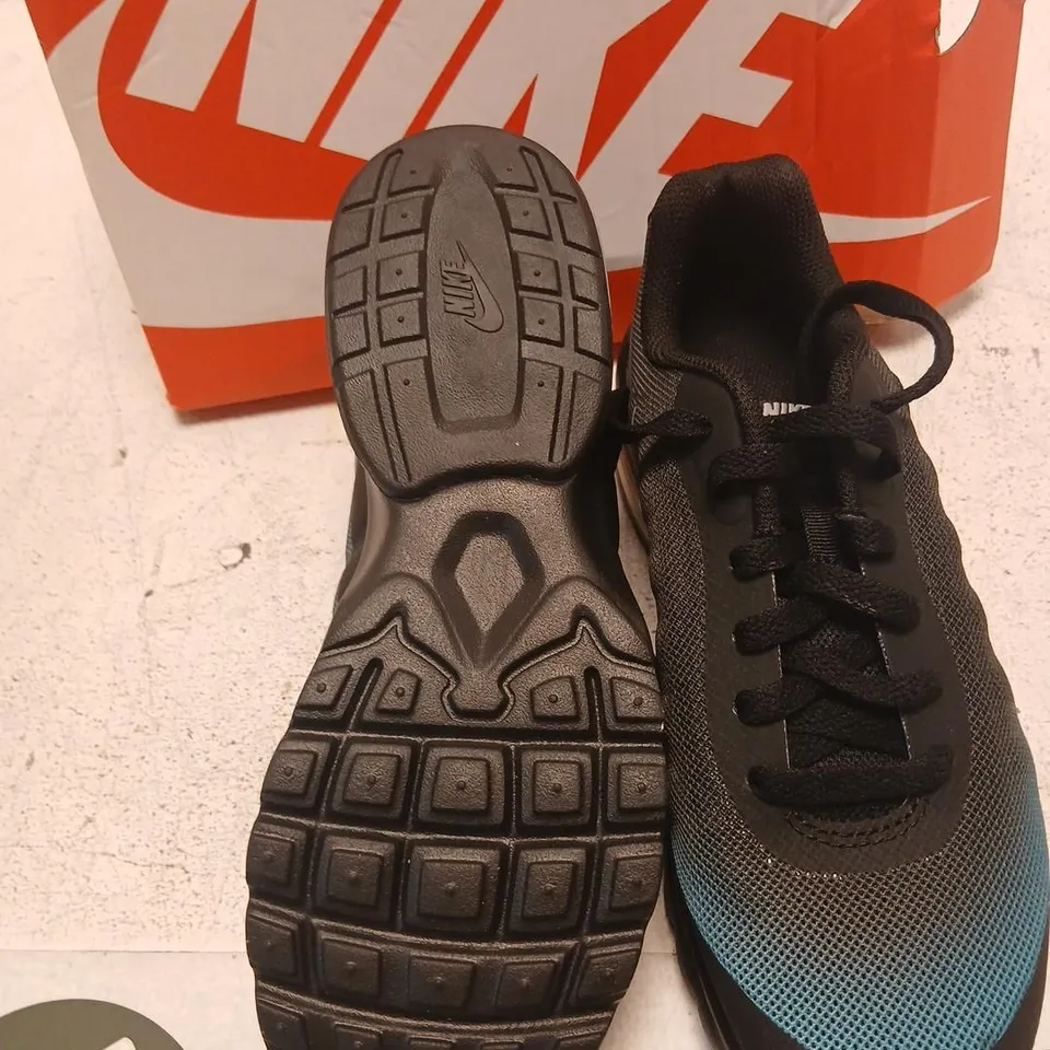 NIKE AIR MAX INVIGOR (GS) BLACK/BLUE, UK 5 (EU 38) – BOXED