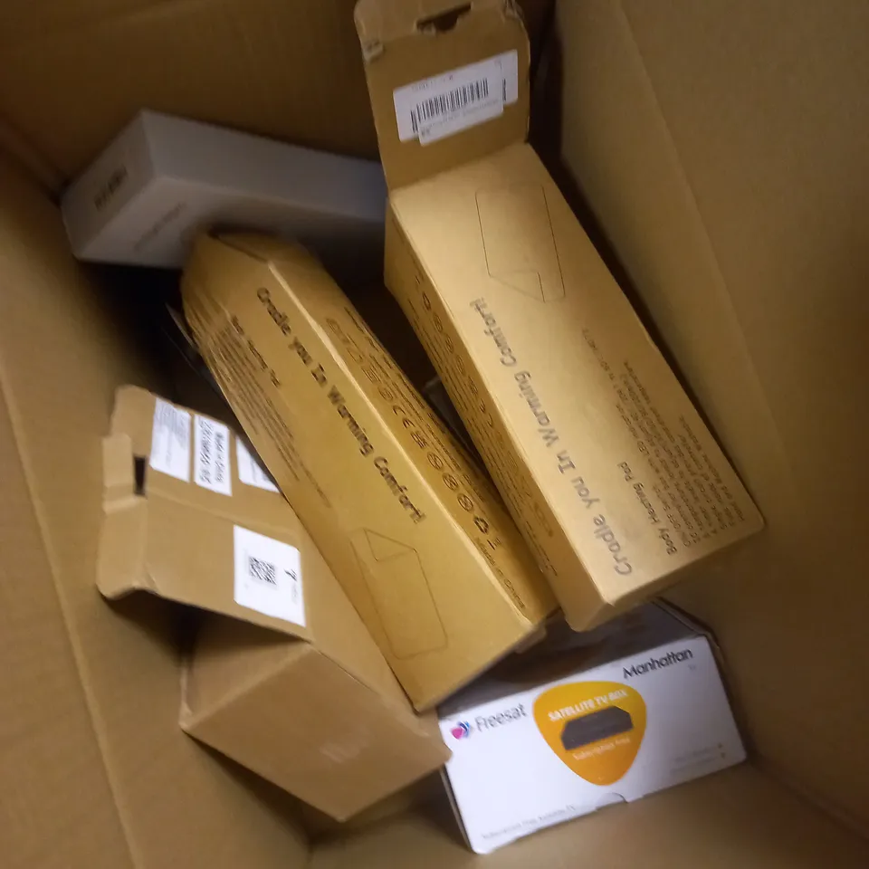 BOX OF APPROXIMATELY 5 ASSORTED ITEMS TO INCLUDE HAIR CURLER, SHAVER KIT, SATELITE BOX ETC