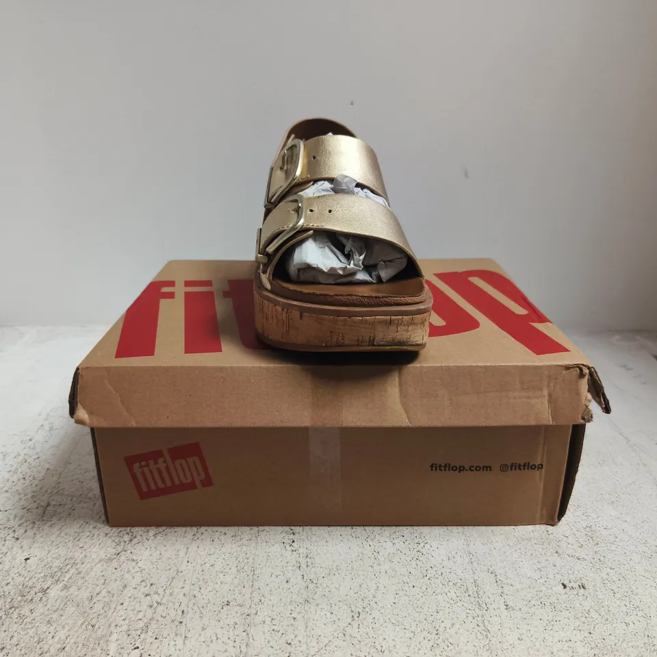 BOXED PAIR OF FITFOP GEN-FF MAX BUCKLE LEATHER/CORK BACK-STRAP SANDALS IN METALLIC GOLD SIZE UK 4