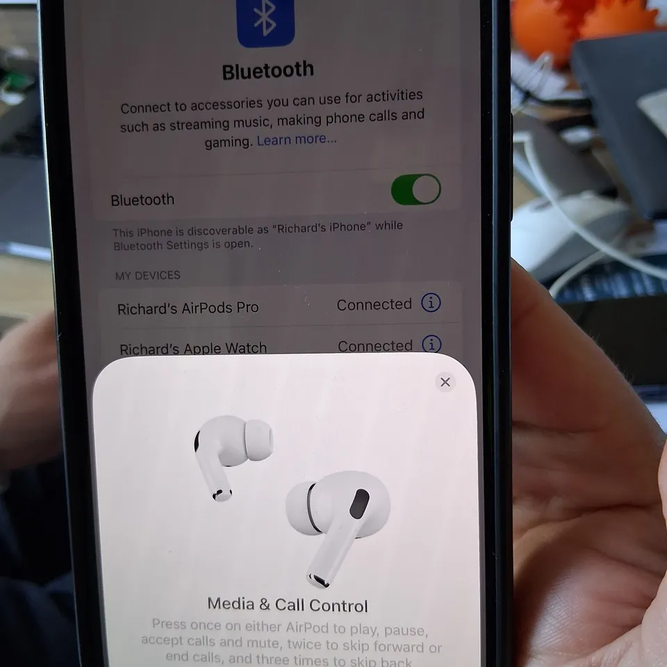 BOXED APPLE AIR POD PRO IN EAR HEADPHONES WITH WIRELESS CHARGING CASE