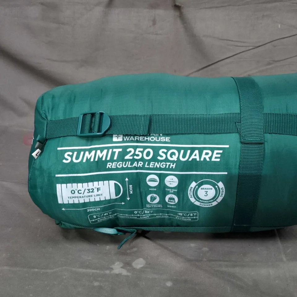 WAREHOUSE SUMMIT 250 SQUARE SLEEPING BAG – REGULAR LENGTH 