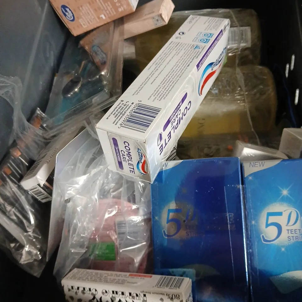 APPROXIMATEY 20 ASSORTED HEALTH AND BEAUTY PRODUCTS TO INCLUDE - BIODANCE COLLAGEN GEL TONER PADS - BEAUTY OF JOSEON RELIEF SUN - DOVE BODY WASH - ETC