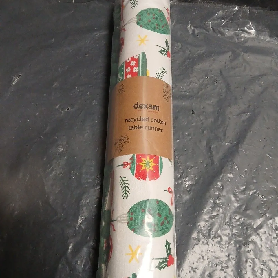 DEXAM RECYCLED COTTON TABLE RUNNER – FESTIVE PATTERN - X18