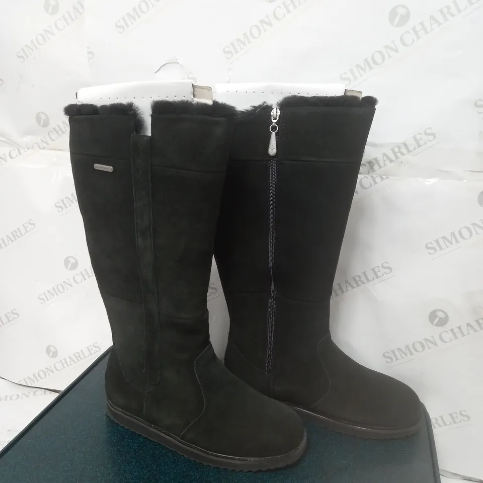 BOXED EMU AUSTRALIA BLACK BOOTS SIZE 6