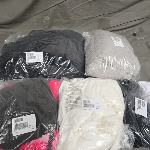 APPROXIMATELY 15 ASSORTED CLOTHING ITEMS TO INCLUDE TROUSERS, PJ SET, SWEATER, ETC