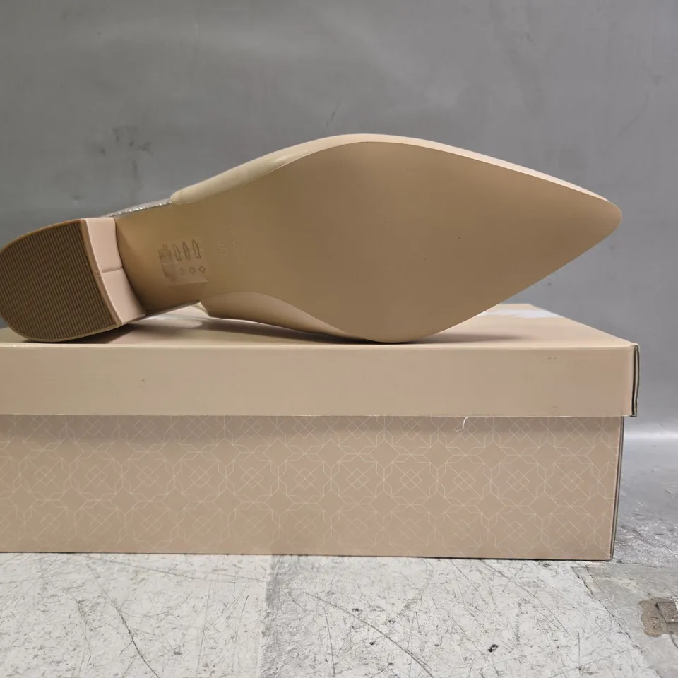 BOXED PAIR OF PARADOX POINTED TOE BLOCK HEEL SLINGBACK SHOES IN NUDE SIZE EU 40