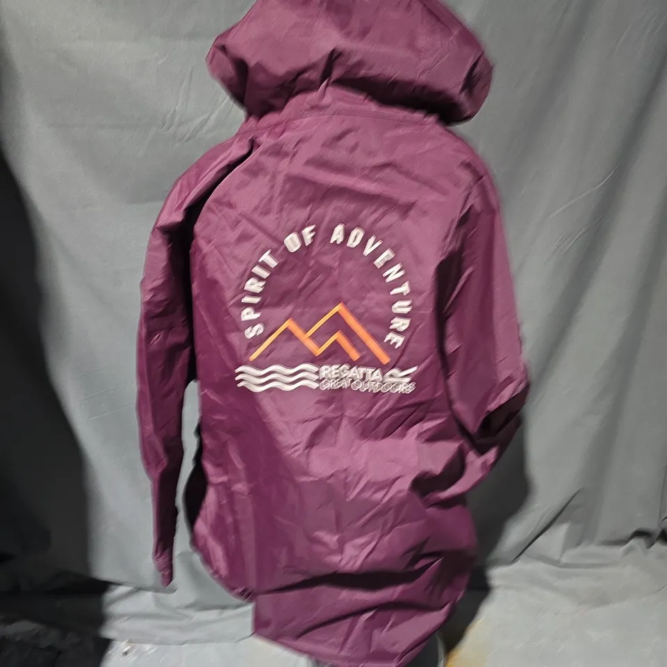 REGATTA GREAT OUTDOORS ADULT WATERPROOF ROBE IN PLUM  - XS