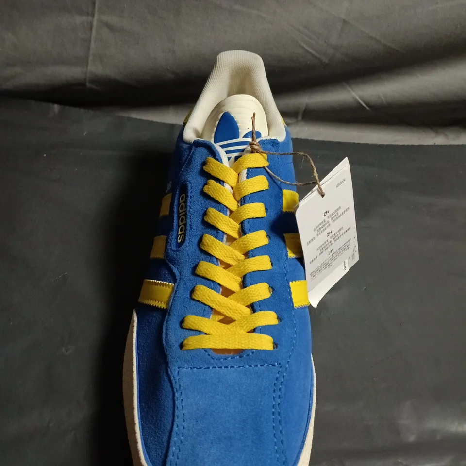 UNBOXED PAIR OF ADIDAS SAMBA TRAINERS – UK SIZE 9