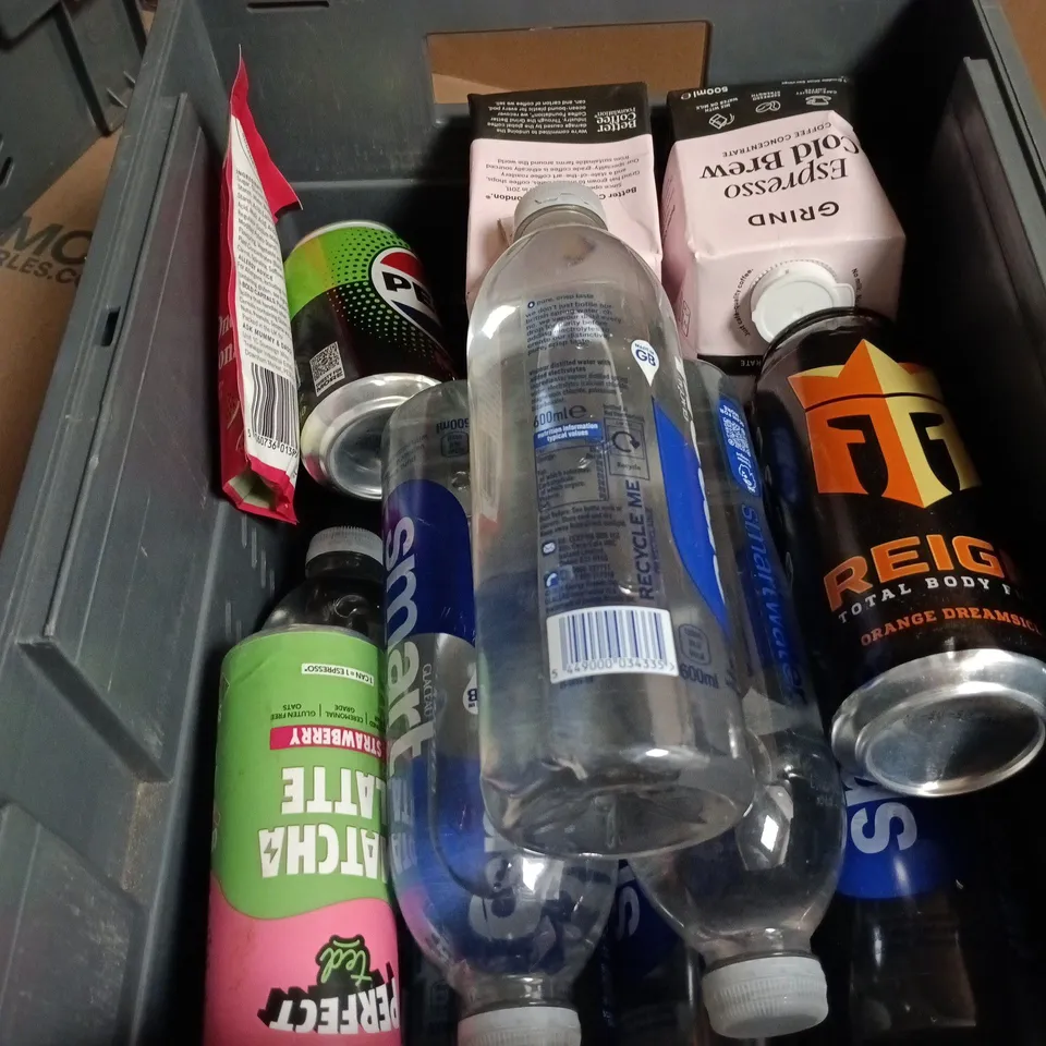 APPROXIMATELY 12 ASSORTED DRINK ITEMS SMART WATER AND REIGN TOTAL BODY FUEL 