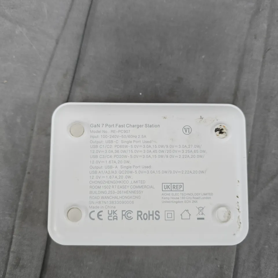 TOTE OF APPROXIMATELY 15 ASSORTED ITEMS TO INCLUDE: FAST CHARGER STATION AND WALKIE TALKIE 