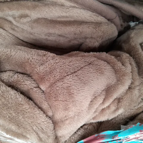 COZEE HOME VELVETSOFT HEATED THROW IN DARK TAUPE
