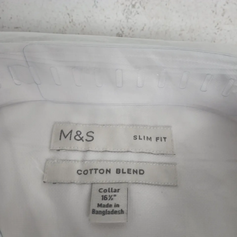 M&S SLIM FIT WHITE COTTON-BLEND SHIRT, COLLAR 16½ – INCLUDES BURGUNDY TIE (UK 16½)