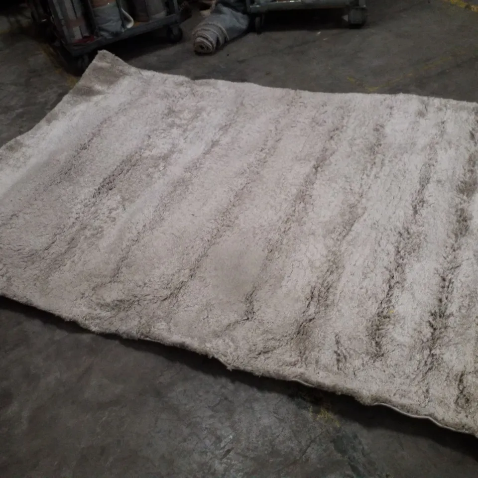 QUALITY DESIGNER AREA RUG - APPROXIMATELY 200×290CM