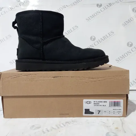 BOXED PAIR OF UGG CLASSIC MINI SHOES IN BLACK UK SIZE 5.5