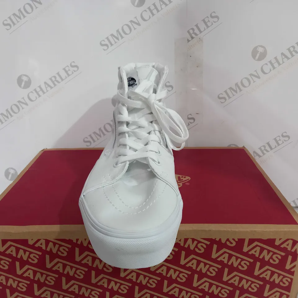 BOXED VANS OFF THE WALL SK8-HIGH PLATFOR IN WHITE - UK 9