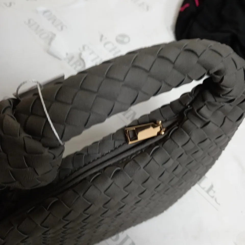 ANTHROPOLOGIE GREY WOVEN STYLED HAND BAG 