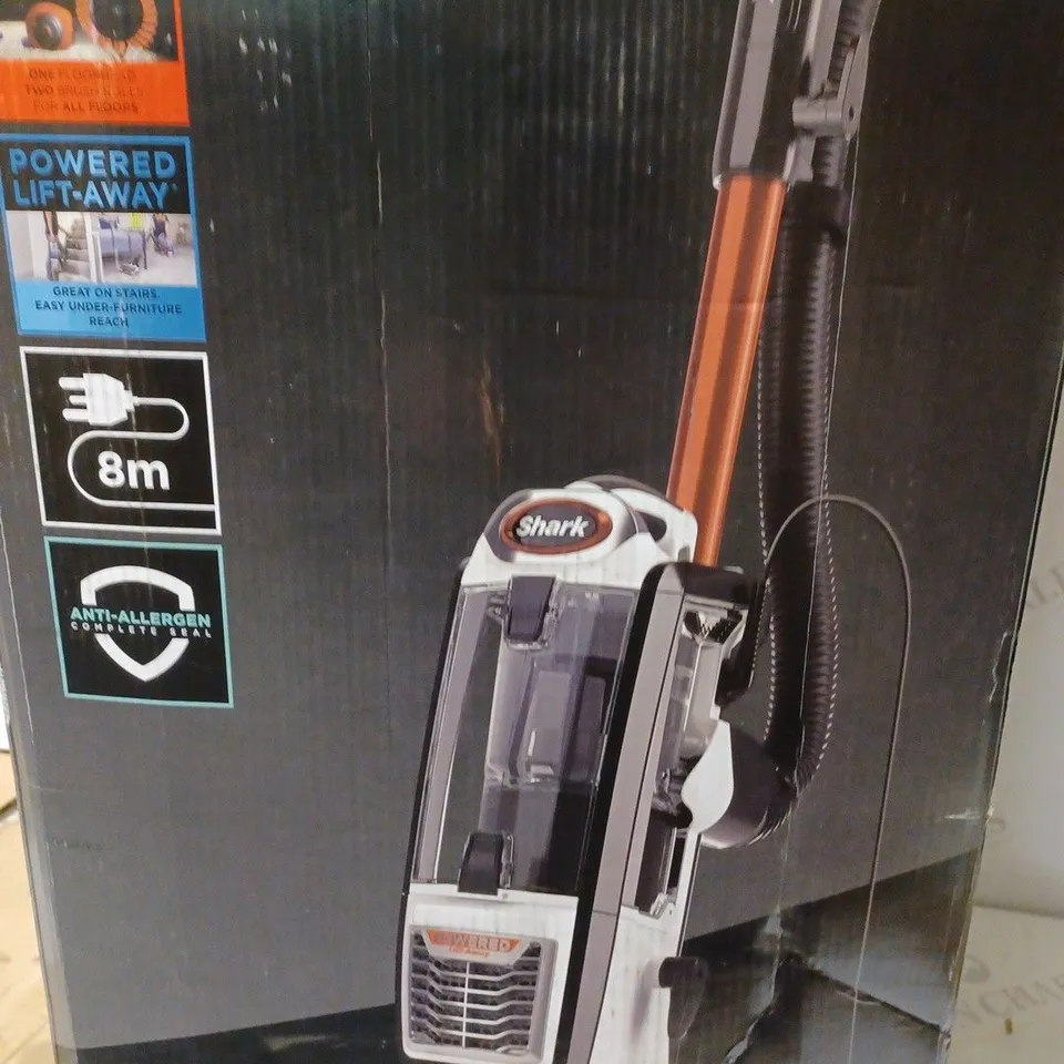 SHARK CORDED VACUUM