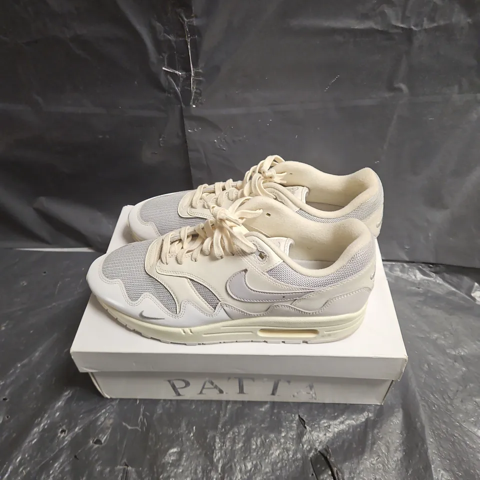 NIKE AIR MAX 1 SLIGHT COSMETIC MARKS .