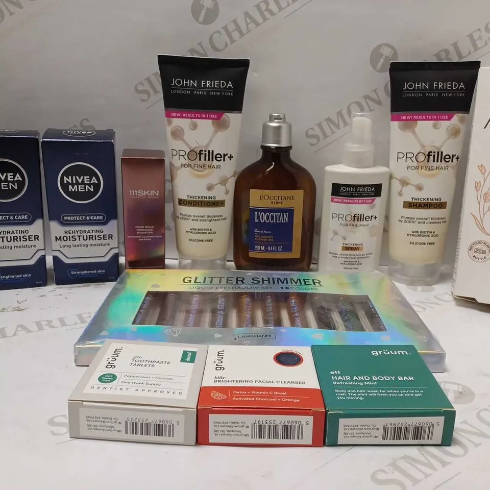 LOT OF APPROX 12 ASSORTED BEAUTY PRODUCTS TO INCLUDE 111 SKIN ROSE GOLD RADIANCE BOOSTER, L'OCCITANE HOMME SHOWER GEL, JOHN FRIEDA PRO FILLER+ THICKENING CONDITIONER, ETC 