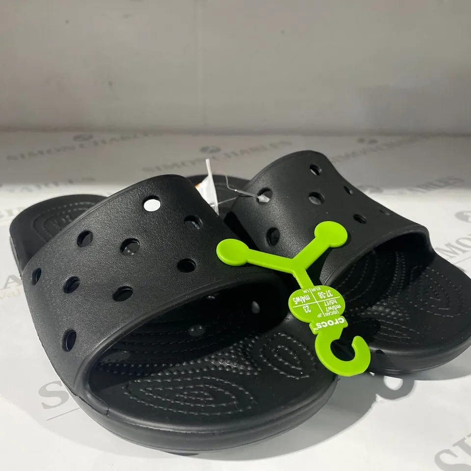 PAIR OF BLACK CROCS SIZE W5/M4